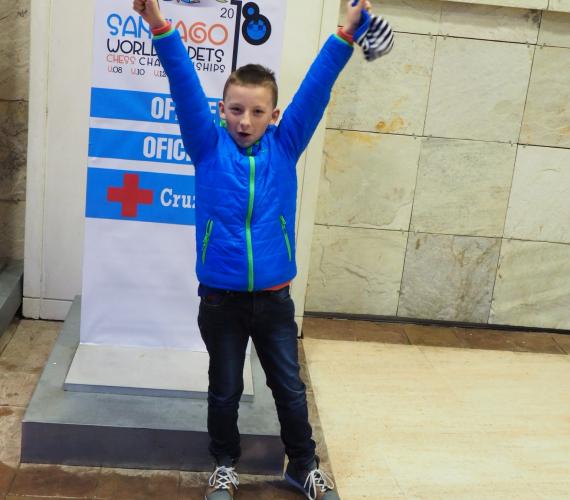 Dávid z Ražňian práve teraz na Majstrovstvách sveta v šachu juniorov